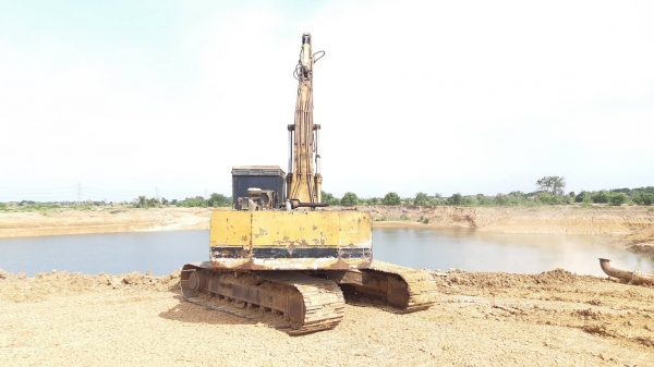 ขาย 375,000 แบคโฮบูมยาว 16 ม. CAT E 200 B เครื่องดี ปั้มแรง เอวแน่น ช่วงล่างดี บูมอามร์มีปะ รถพร้อมใช้งาน  รถอยู่ อยุธยา 090-772-3710 090-772-3708