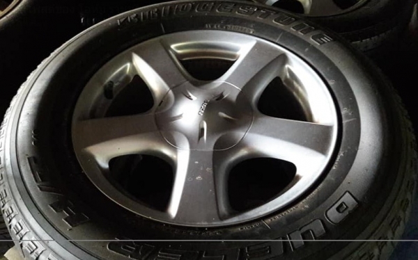 ขอบ17+ยางปี13ชุดละ4,600บ.(รวมส่ง)