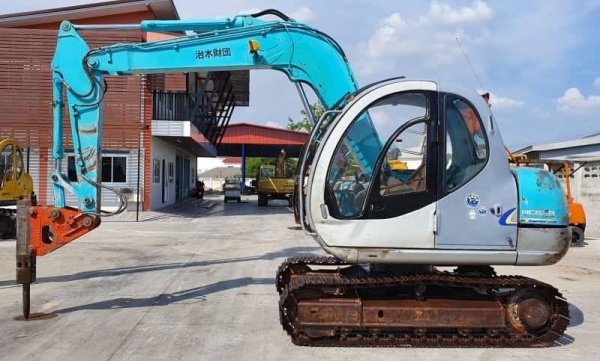 SK60-5 มารค์ไฟว์แถมหัวเจาะ KOBELCO (รถนอก นำเข้า ขายถูก)@620,000บาท (เทียบเท่าPC60) เครื่อง4สูบ4JB เครื่องดีปั่มแรง ไฟฟ้าครบ รถนอกเพิ่งนำเข้ามาใหม่ ยังไม่เคยใช้งานในเมืองไทย คอนโทรลน้ำมัน ปั้มนี้ว เครื่องดีปั้มเเรงเร็วแรงไม่โหลดพร้อมใช้ บูมอาร์มสวย ช่วงล่
