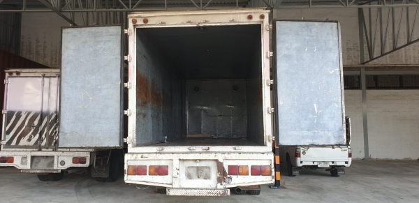 ตู้แห้งขนาดตู้ยาว 7.20 เมตร กว้าง 2.45 เมตร สูง 2.40 เมตร เดิมใส่รถฮีโน่ รุ่น FG 1j ตู้ไม่เคยอุบัติเหตุ หรือเสียทรง ตู้แห้งขนาดตู้ยาว 7.20 เมตร กว้าง 2.45 เมตร สูง 2.40 เมตร เดิมใส่รถฮีโน่ รุ่น FG 1j ตู้ไม่เคยอุบัติเหตุ หรือเสียทรง