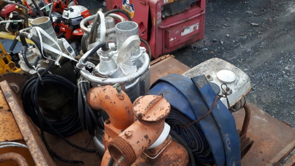 ขาย ปั๊มน้ำ ปั๊มไดโว่ สูบน้ำ ขนาดท่อ 2-3 นิ้ว เก่าญี่ปุ่น ราคาตัวละ 7,500 บาท