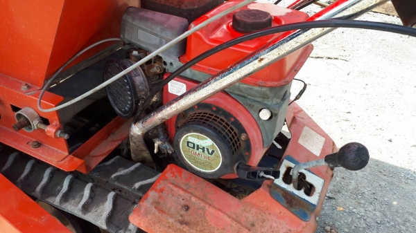 ขาย รถบรรทุก โรยทราย โรยหิน แบบสายพานลำเลียง เก่าญี่ปุ่น เครื่องเบนซิน พร้อมใช้