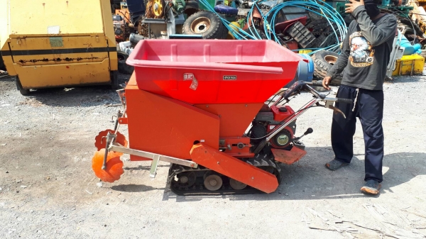 ขาย รถบรรทุก โรยทราย โรยหิน แบบสายพานลำเลียง เก่าญี่ปุ่น เครื่องเบนซิน พร้อมใช้