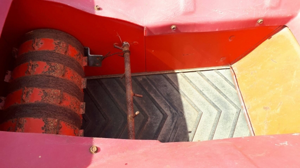 ขาย รถบรรทุก โรยทราย โรยหิน แบบสายพานลำเลียง เก่าญี่ปุ่น เครื่องเบนซิน พร้อมใช้