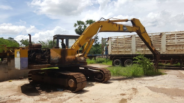 ขาย แบคโฮ KOBELCO 907D คอนโทรลยาว เครื่อง 6D15 เทอร์โบ ปั้ม K3V ช่วงล่างดี แต่ข้อโซ่ไม่สวย โรลเลอร์เต็ม รถพร้อมใช้งาน เอกสารใบซื้อขาย