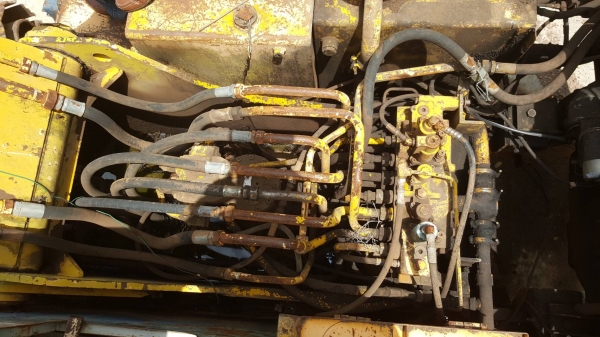 ขาย แบคโฮ KOBELCO 907D คอนโทรลยาว เครื่อง 6D15 เทอร์โบ ปั้ม K3V ช่วงล่างดี แต่ข้อโซ่ไม่สวย โรลเลอร์เต็ม รถพร้อมใช้งาน เอกสารใบซื้อขาย