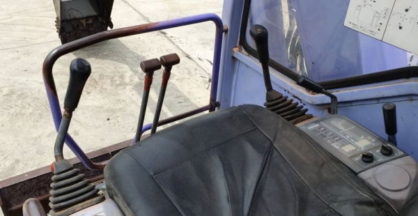 ขายด่วน375,000บาทรถเเบคโฮ โคมัสซู PC50U2รถนอกเพื่งนำเข้ามาใหม่สวยเดิมๆเคื่องดีปั่มแรงคอลโทลน้ำมันปั้มนิ้ว บูมอามร์สวยเร็วแรงไม่โหลด เครื่องโคมัสซู4สูบ 4D84ระบบดีครบรถยังไม่เคยใช้งานในไทยเลย