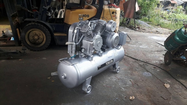 ขายปั๊มลม175ลิตร ไฟ3เฟส มอเตอร์น่าจะ7.5แรงครับ เสียงเงียบปั๊มไวมาก ขาย 15500 บาท