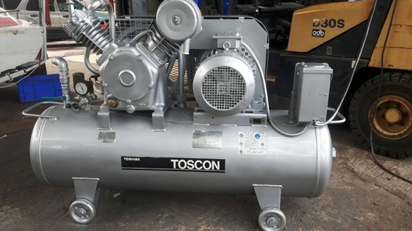 ขายปั๊มลม175ลิตร ไฟ3เฟส มอเตอร์น่าจะ7.5แรงครับ เสียงเงียบปั๊มไวมาก ขาย 15500 บาท