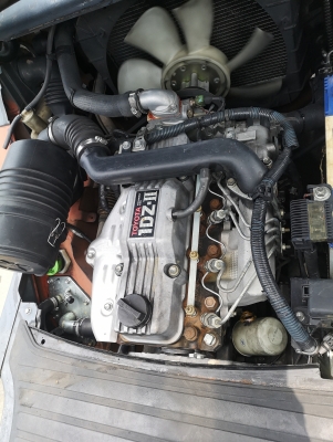 รถยกโตโยต้ารุ่น 8 น้ำหนักยก 2.5 ตัน เสาสูง 3 เมตรเข้าตู้ แผงงาสไลด์ เครื่องดีเซล เกียร์ออโต้