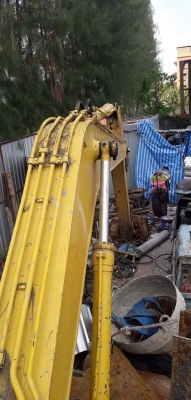 KOMATSU PC 200-5 KOMATSU PC 200-5