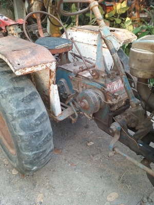 ตัวรถไถนั่งขับ