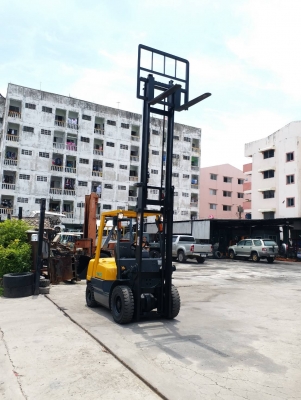 ขายรถยกโฟร์คลิฟท์ยี่ห้อ TCM 2.5 ตัน ดีเซล เสาสูง4 เมตร