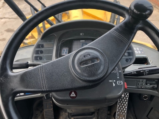 รถตักล้อยาง Komatsu WA300-3 รถเก่านอกสภาพดี นำเข้าจากญี่ปุ่น มีให้เลือกหลายคัน พร้อมใช้งาน  -เครื่องยนตร์ Komatsu 6 สูบ  สนใจติตด่อได้ที่ 065 639-3623