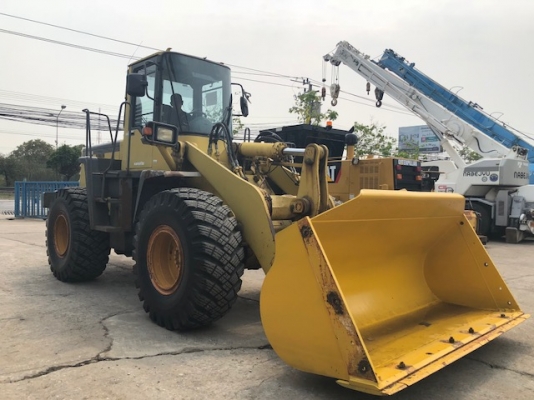 รถตักล้อยาง Komatsu WA300-3 รถเก่านอกสภาพดี นำเข้าจากญี่ปุ่น มีให้เลือกหลายคัน พร้อมใช้งาน  -เครื่องยนตร์ Komatsu 6 สูบ  สนใจติตด่อได้ที่ 065 639-3623