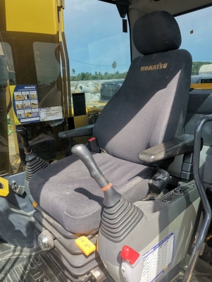 รถแบคโฮ KOMATSU Pc130-8. รถออกศูนย์ไทย เดือน7ปี59 กล้องหลัง คอมแทรคพร้อม มือเดียว เซอวิสศูนย์ตลอด