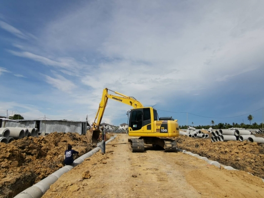 รถแบคโฮ KOMATSU Pc130-8. รถออกศูนย์ไทย เดือน7ปี59 กล้องหลัง คอมแทรคพร้อม มือเดียว เซอวิสศูนย์ตลอด