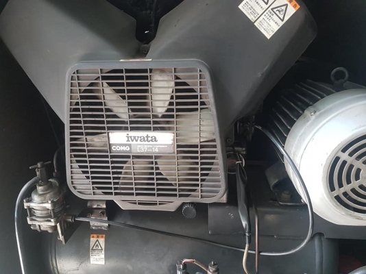 **ขายถูกๆ ปั้มลมมือสองแบบตู้เก็บเสียง(เก่านอก-ญี่ปุ่น)**Iwata 5แรง รุ่นแรงดันสูง ทดสอบเรียบร้อย แน่นๆนิ่งๆครับ