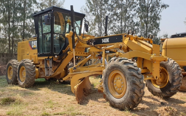 ขายรถเกรดCAT140K 1,300 ชม.เอกสารเล่มทะเบียนราคา 5,900,000