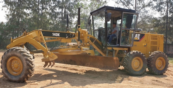 ขายรถเกรดCAT140K 1,300 ชม.เอกสารเล่มทะเบียนราคา 5,900,000