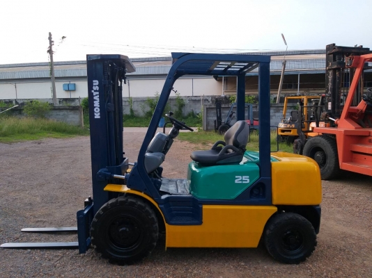 ขายรถยก KOMATSU FD25-14 เครื่องดีเซล 4D94E เสาสูง4.5เมตร เสาเข้าตู้3ท่อน ยกได้2.5ตัน เกียร์ออโต้ รถนอกนำเข้า มีเอกสารการนำเข้า ติดต่อ 098-7962549