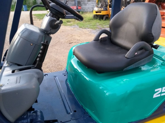 ขายรถยก KOMATSU FD25-14 เครื่องดีเซล 4D94E เสาสูง4.5เมตร เสาเข้าตู้3ท่อน ยกได้2.5ตัน เกียร์ออโต้ รถนอกนำเข้า มีเอกสารการนำเข้า ติดต่อ 098-7962549 ขายรถยก KOMATSU FD25-14 เครื่องดีเซล 4D94E เสาสูง4.5เมตร เสาเข้าตู้3ท่อน ยกได้2.5ตัน เกียร์ออโต้ รถนอกนำเข้า มีเอกสารการนำเข้า ติดต่อ 098-7962549