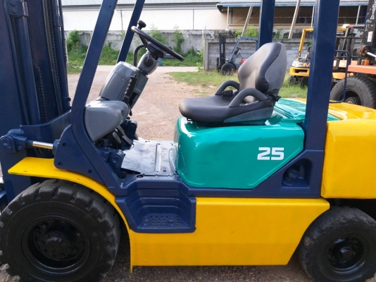 ขายรถยก KOMATSU FD25-14 เครื่องดีเซล 4D94E เสาสูง4.5เมตร เสาเข้าตู้3ท่อน ยกได้2.5ตัน เกียร์ออโต้ รถนอกนำเข้า มีเอกสารการนำเข้า ติดต่อ 098-7962549 ขายรถยก KOMATSU FD25-14 เครื่องดีเซล 4D94E เสาสูง4.5เมตร เสาเข้าตู้3ท่อน ยกได้2.5ตัน เกียร์ออโต้ รถนอกนำเข้า มีเอกสารการนำเข้า ติดต่อ 098-7962549