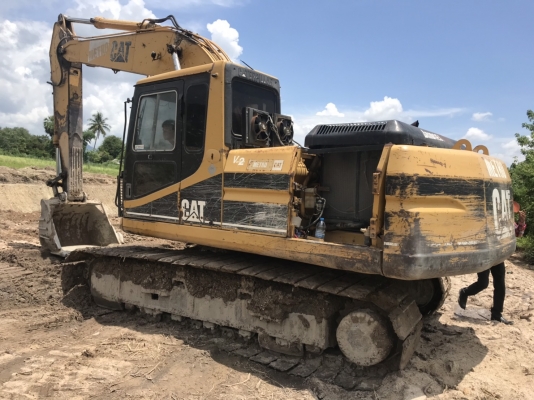 ขาย 495,000 CAT 320 v 2 ไฟฟ้าครบ เครื่องดี ปั้มแรง เอวแน่น ช่วงล่างพอใช้ เอกสารซื้อขาย รถอยู่ นครปฐม 090-772-3710 090-772-3708