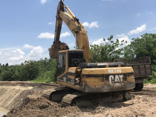 ขาย 495,000 CAT 320 v 2 ไฟฟ้าครบ เครื่องดี ปั้มแรง เอวแน่น ช่วงล่างพอใช้ เอกสารซื้อขาย รถอยู่ นครปฐม 090-772-3710 090-772-3708