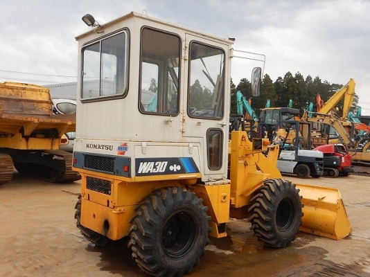 ขายรถตัก KOMATSU WA30-2 นำเข้าจากญี่ปุ่น พร้อมใช้ครับ ติดต่อ 063-9316985 ID LINE : 0639316985 ครับ