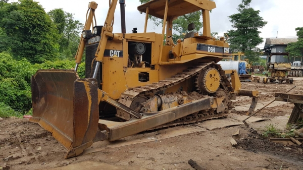 Catterpillar D6H ตามภาพตามรุ่น เกียร์ ท๊อค พร้อมใช้ เอกสารเล่ม เขี้ยวมีอันเดียว ราคา 1,100,000 โทร 0817410515