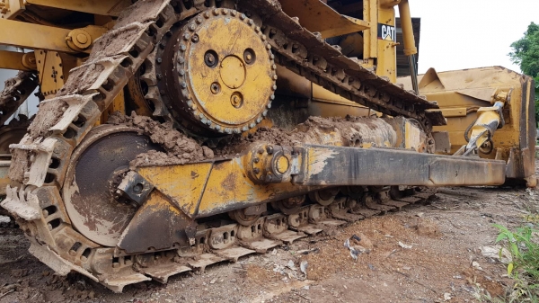 Catterpillar D6H ตามภาพตามรุ่น เกียร์ ท๊อค พร้อมใช้ เอกสารเล่ม เขี้ยวมีอันเดียว ราคา 1,100,000 โทร 0817410515