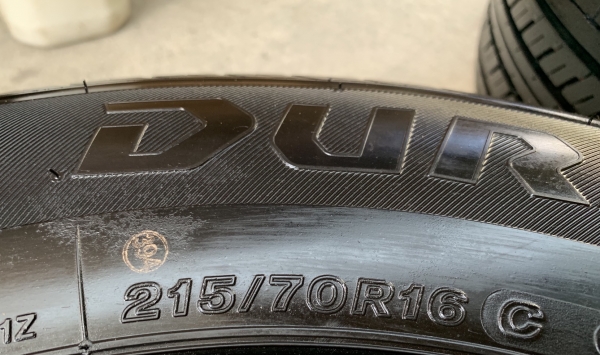 ยางป้ายแดง 215-70-16 Bridgestone ดอกยางเต็มๆ ตุ่มเป้งๆ ยางป้ายแดง 215-70-16 Bridgestone ดอกยางเต็มๆ ตุ่มเป้งๆ