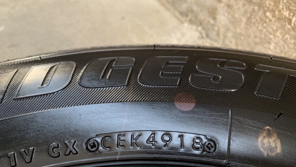 ยางป้ายแดง 215-70-16 Bridgestone ดอกยางเต็มๆ ตุ่มเป้งๆ ยางป้ายแดง 215-70-16 Bridgestone ดอกยางเต็มๆ ตุ่มเป้งๆ