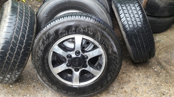 ขอบ 15 ทำสีใหม่ 1 คู่ยางปี 18 ยางสภาพสวย คู่ละ 3200 บาท