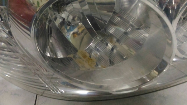 ขายไฟหน้า Ford Escape ปี 2010 ซ้ายและขวา ขายไฟหน้า Ford Escape ปี 2010 ซ้ายและขวา