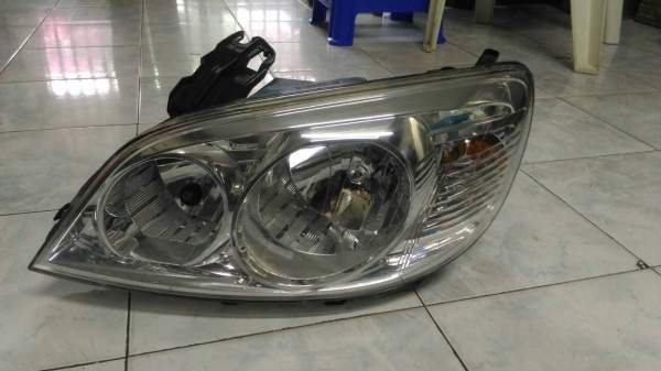 ขายไฟหน้า Ford Escape ปี 2010 ซ้ายและขวา