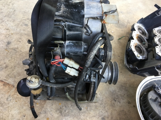 ขายเครื่องดีเซล 2 สูบ เก่าญี่ปุ่น ตามรูป