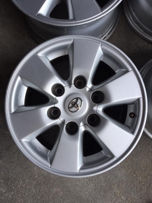 ล้อโตโยต้า ขอบ15+น๊อต  ชุด3900บ.โทร0879050181.ส่งได้ทั่วไทยครับ