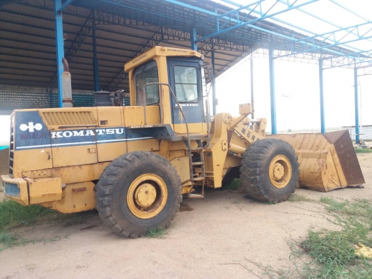 ขาย 550,000 รถตักล้อยาง KOMATSU WA 450 สภาพเก่านอก ตู้เก๋งมีแอร์ เครื่องดี เกียร์แรง เอวแน่น แขนตักสวย บุ้งกี๋สวย ยางดี รถสวยพร้อมใช้ เอกสารซื้อขาย รถอยู่ อยุธยา 090-772-3710 090-772-3708