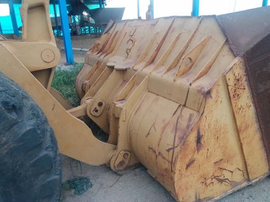 ขาย 550,000 รถตักล้อยาง KOMATSU WA 450 สภาพเก่านอก ตู้เก๋งมีแอร์ เครื่องดี เกียร์แรง เอวแน่น แขนตักสวย บุ้งกี๋สวย ยางดี รถสวยพร้อมใช้ เอกสารซื้อขาย รถอยู่ อยุธยา 090-772-3710 090-772-3708