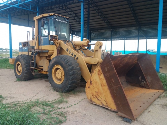 ขาย 550,000 รถตักล้อยาง KOMATSU WA 450 สภาพเก่านอก ตู้เก๋งมีแอร์ เครื่องดี เกียร์แรง เอวแน่น แขนตักสวย บุ้งกี๋สวย ยางดี รถสวยพร้อมใช้ เอกสารซื้อขาย รถอยู่ อยุธยา 090-772-3710 090-772-3708