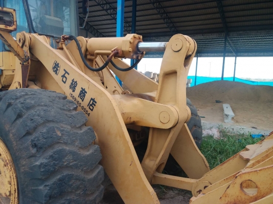 ขาย 550,000 รถตักล้อยาง KOMATSU WA 450 สภาพเก่านอก ตู้เก๋งมีแอร์ เครื่องดี เกียร์แรง เอวแน่น แขนตักสวย บุ้งกี๋สวย ยางดี รถสวยพร้อมใช้ เอกสารซื้อขาย รถอยู่ อยุธยา 090-772-3710 090-772-3708