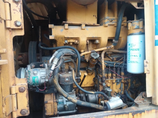 ขาย 550,000 รถตักล้อยาง KOMATSU WA 450 สภาพเก่านอก ตู้เก๋งมีแอร์ เครื่องดี เกียร์แรง เอวแน่น แขนตักสวย บุ้งกี๋สวย ยางดี รถสวยพร้อมใช้ เอกสารซื้อขาย รถอยู่ อยุธยา 090-772-3710 090-772-3708