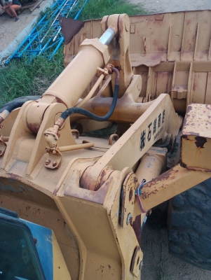 ขาย 550,000 รถตักล้อยาง KOMATSU WA 450 สภาพเก่านอก ตู้เก๋งมีแอร์ เครื่องดี เกียร์แรง เอวแน่น แขนตักสวย บุ้งกี๋สวย ยางดี รถสวยพร้อมใช้ เอกสารซื้อขาย รถอยู่ อยุธยา 090-772-3710 090-772-3708