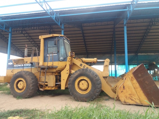 ขาย 550,000 รถตักล้อยาง KOMATSU WA 450 สภาพเก่านอก ตู้เก๋งมีแอร์ เครื่องดี เกียร์แรง เอวแน่น แขนตักสวย บุ้งกี๋สวย ยางดี รถสวยพร้อมใช้ เอกสารซื้อขาย รถอยู่ อยุธยา 090-772-3710 090-772-3708