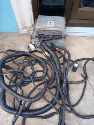 ขาย กล่อง ecu isuzu deca 320 คอมมอนเรล...6sd1 กล่องใช้งานได้ปกติ ถอดออกเพราะเปลี่ยนมาเป็นปั๊มสาย สนใจโทร 0927920206