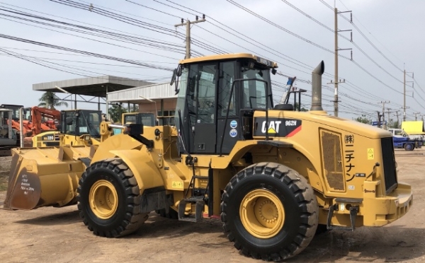 ขายรถตักล้อยาง CAT 962H นำเข้าเองจากญี่ปุ่น สภาพสวยพร้อมใช้ มีVDOการทำงานครับ