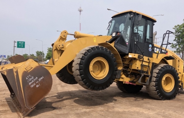 ขายรถตักล้อยาง CAT 962H นำเข้าเองจากญี่ปุ่น สภาพสวยพร้อมใช้ มีVDOการทำงานครับ