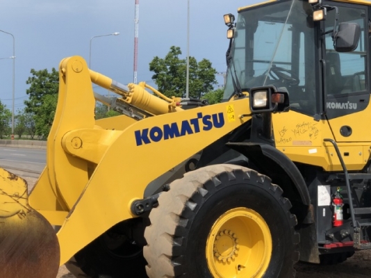 ขายรถตักล้อยาง KOMATSU WA320-7 ปี 2016 นำเข้าเองจากญี่ปุ่น สภาพสวยพร้อมใช้ มีVDOการทำงานครับ